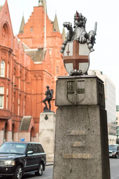 Статуя Льва в лондонском Сити — стоковое фото