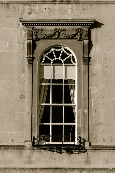 Fenêtre géorgienne vintage avec fresque décorative B — Photo