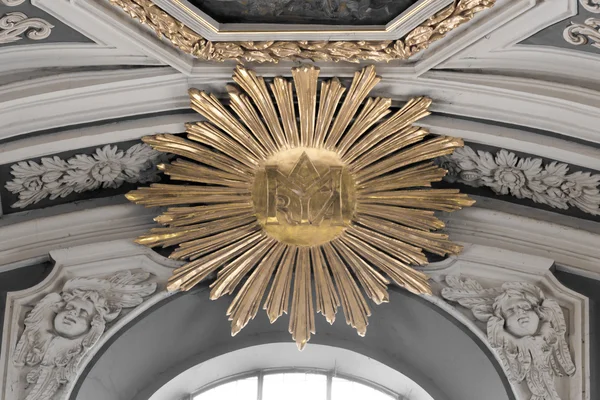 Ornament na vrcholu klenby - barokní farní a kolegiální ch — Stock fotografie