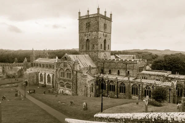 St Davids Cathedral, Pembrokeshire i sepiaton — Stockfoto
