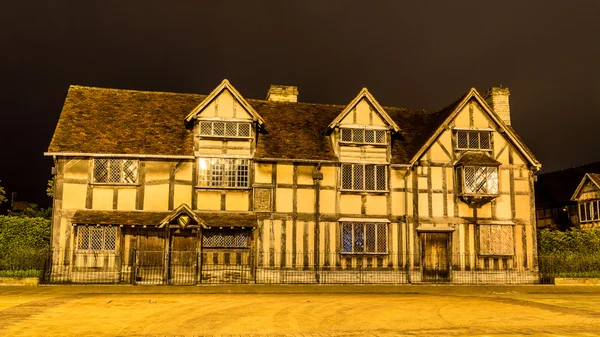 Shakespeare Lieu de Naissance Façade la nuit — Photo