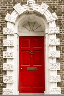 Kırmızı kapıyı Gürcü bina