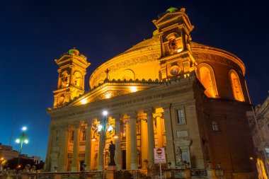 MOSTA kubbe gece, Malta