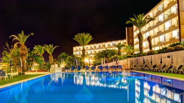 Mellieha Bay Hotel gece havuzda görüntülemek B, Mellieha, Malta