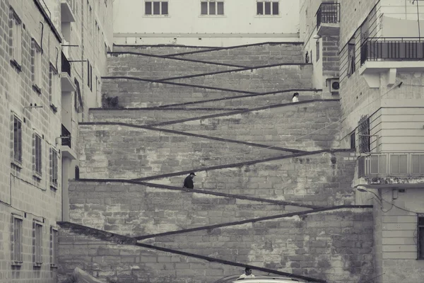 Stedelijke trappen tussen gebouwen, twee niveaus straten, drie steden — Stockfoto