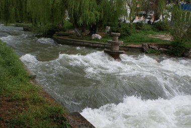 Şiddetli yağmurdan sonra nehir