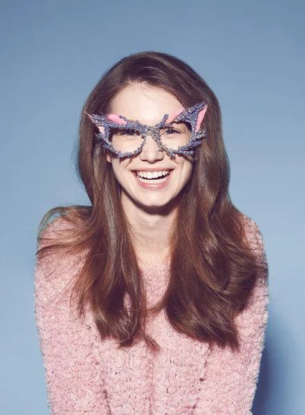 Μόδα γυναίκα μάσκα γυαλιά ηλίου σχεδίαση διακοσμητικά πορτρέτο — Φωτογραφία Αρχείου