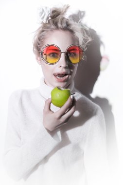 komik surat delirmek portre neşeli sarışın hippi kız