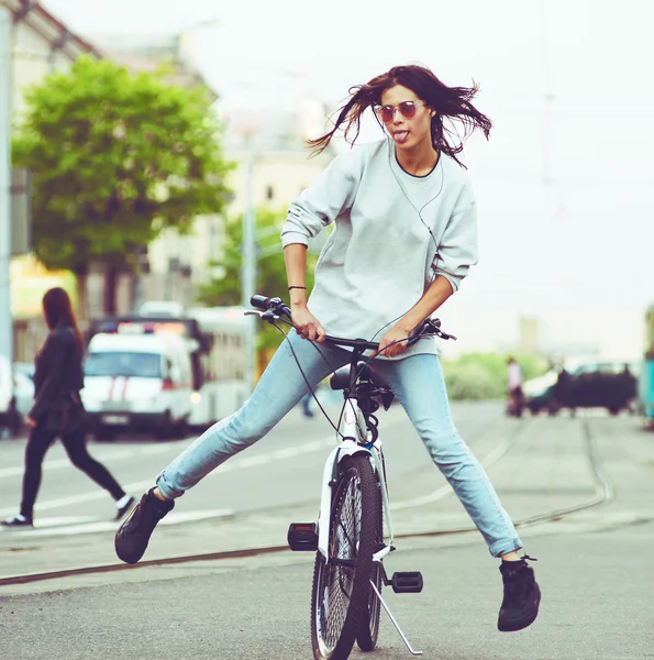 Colorful outdoor portrait of young pretty fashion model with bike. sexy woman posing in summer — Stock Photo, Image