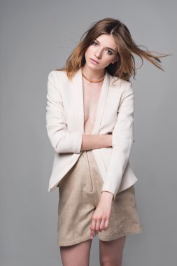 Genç stil sahibi kadın.