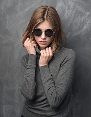 Genç stil sahibi kadın.