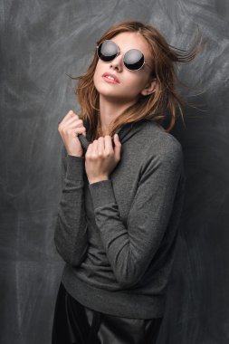 Genç stil sahibi kadın.