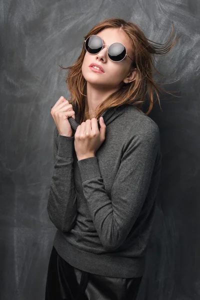 Genç stil sahibi kadın.