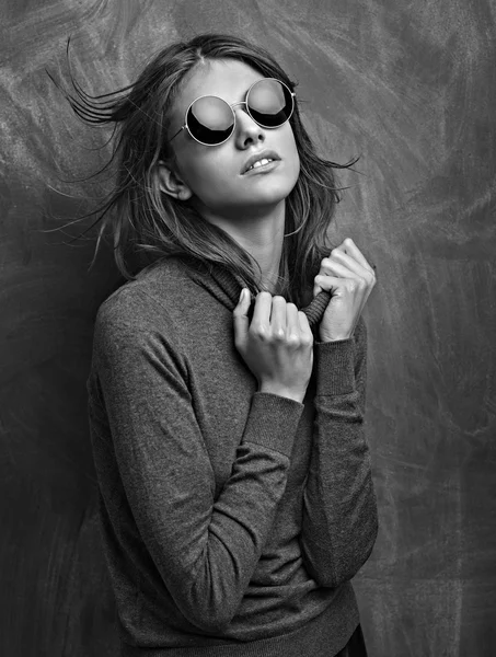 Genç stil sahibi kadın.