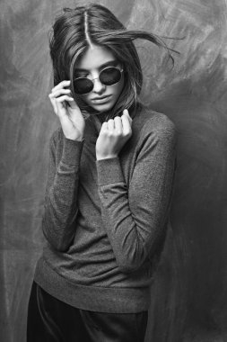 Genç stil sahibi kadın.