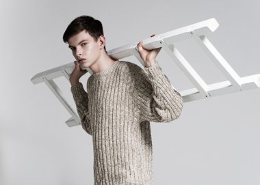 Zarif yakışıklı delikanlı. Studio moda