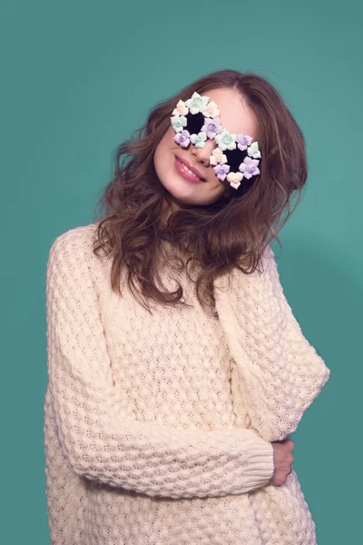 Moda mujer máscara gafas de sol diseño retrato decorativo —  Fotos de Stock