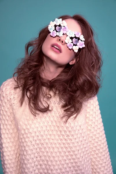 Женская мода маска солнцезащитные очки дизайн декоративный портрет — стоковое фото