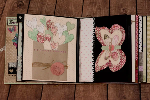 Скрапбук украшен подарочной книгой ручной работы — стоковое фото