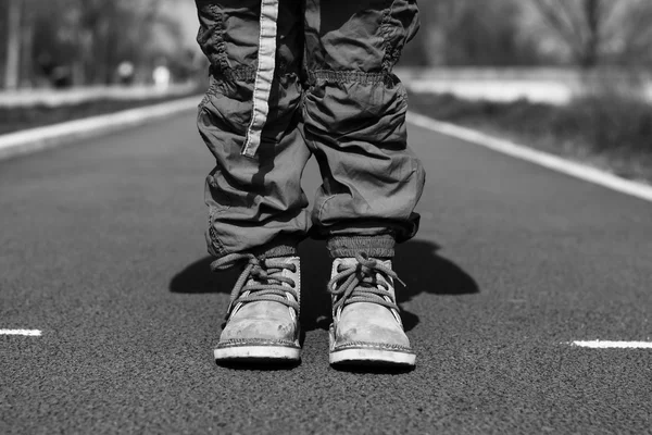 Child feet on the track BW — Stock Photo, Image