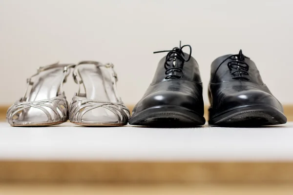 Mužské a ženské svatební obuv — Stock fotografie