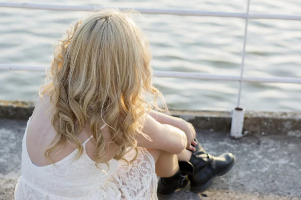 Blond woman in sunset — Stock Photo, Image