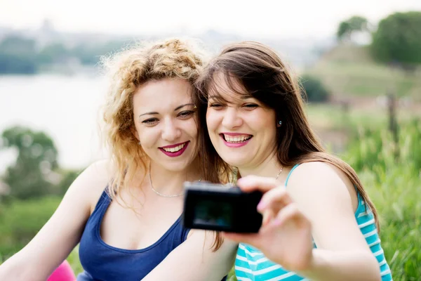 Nejlepší přátelé uživatele tvorby selfie — Stock fotografie