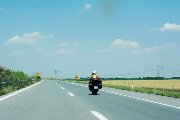 Motorcykel på höga väg — Stockfoto