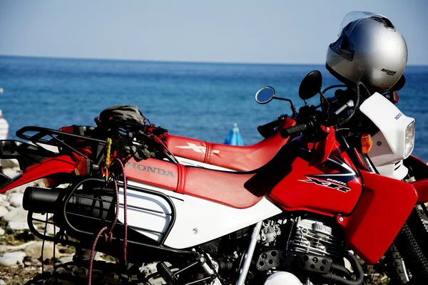 Honda motorbikes on the beach — Stock Photo, Image