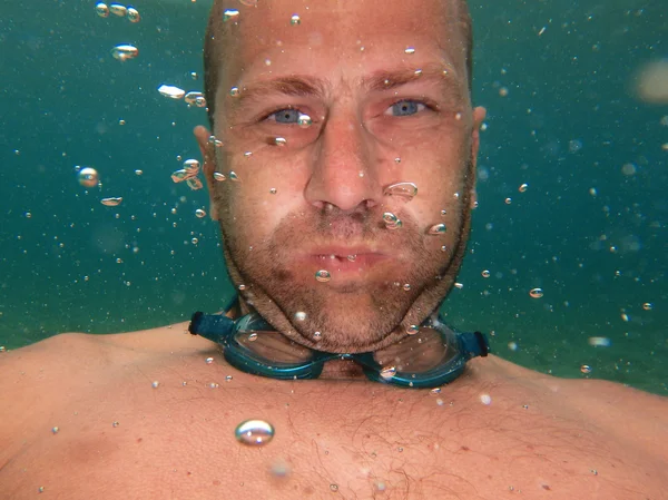 Mannelijk model onderwater — Stockfoto