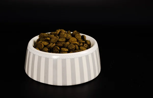 kedi maması siyah izole kase