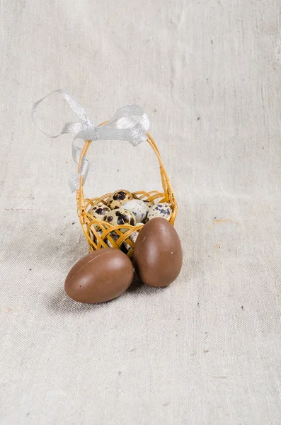 farklı boyutta yumurta (chokolate, bıldırcın) 