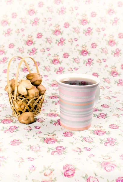Домашнее печенье и чай — стоковое фото