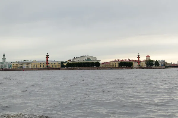 Vista a la isla Vasilyevsky escupir . — Foto de Stock