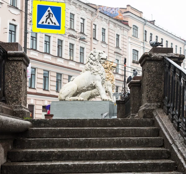 St. Petersburg. Griboyedov kanal dolgu. Aslan yaya köprüsü