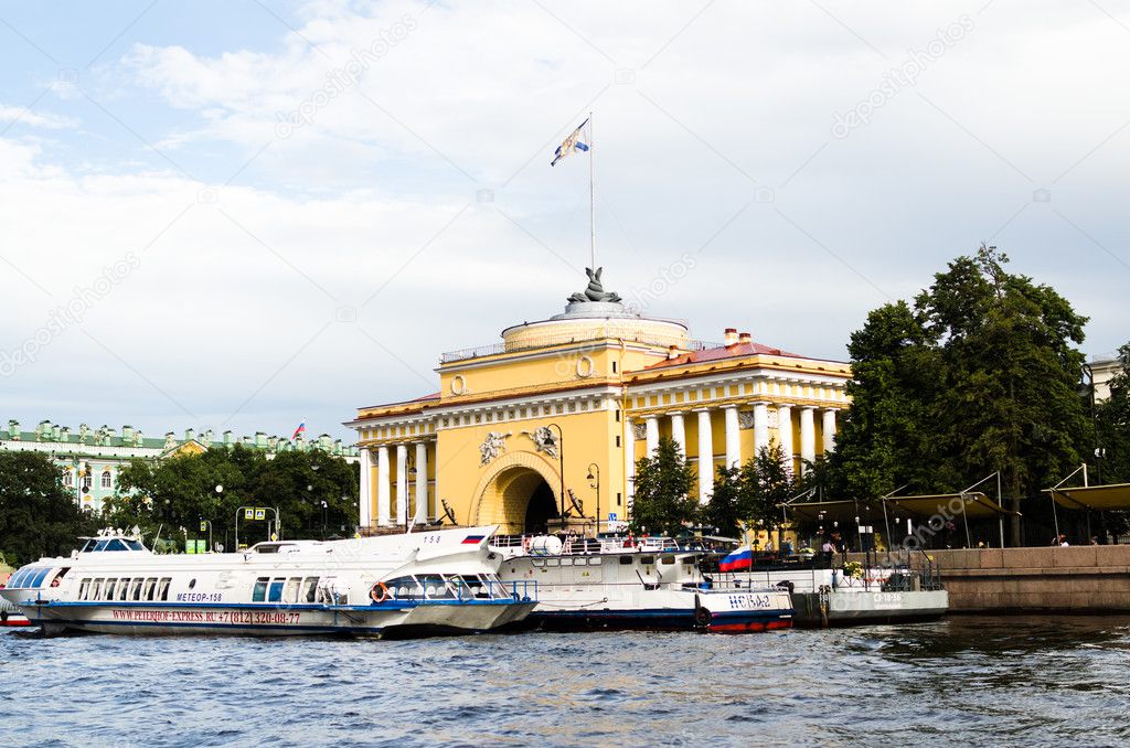 The building of Admiralty by the Neva river