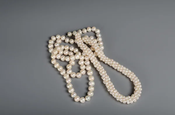 Pearl necklace on gray background — Stock Photo, Image