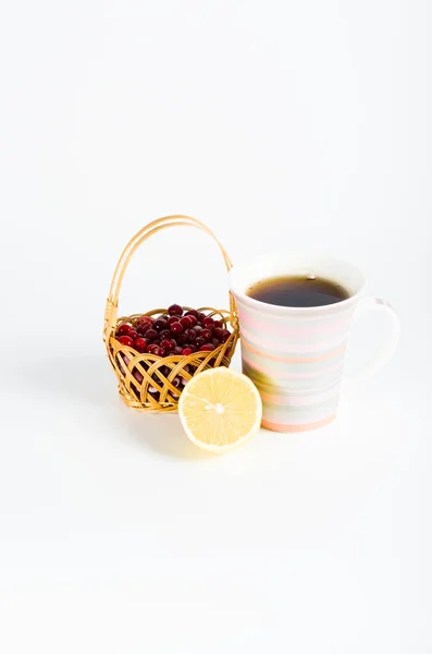 Csésze tea, citromos elszigetelt fehér background — Stock Fotó