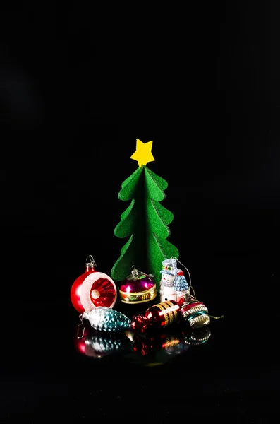 Bola de Natal isolado no fundo preto — Fotografia de Stock