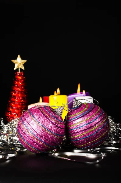 Foto do cartão de felicitações de Natal feito de latas de ouro — Fotografia de Stock