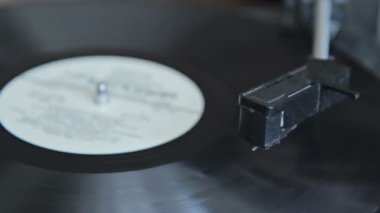Klasik müzik çalar