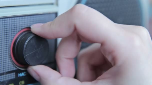 Girar a mano un control de volumen — Vídeo de stock
