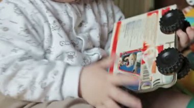 Bebek çocuk oyun oyuncak kitap ile