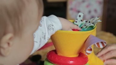 Bebek çocuk atmak topları