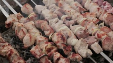 Barbekü grliling şiş kebap