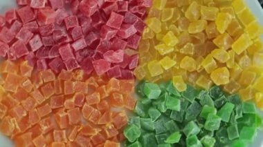 Şekerlenmiş meyve karışımı, döngü döndürme.