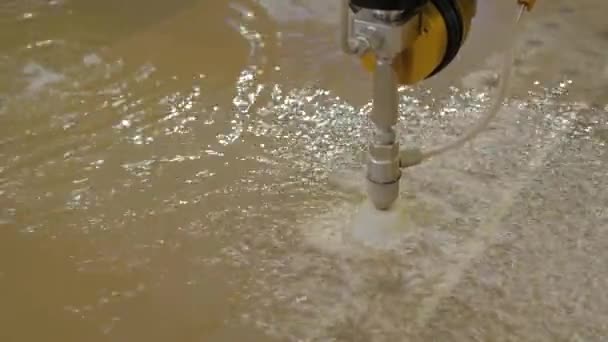 Macchina da taglio automatica a getto d'acqua rapida estrema cnc che lavora con lamiera — Video Stock