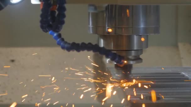 Automated cnc turning milling machine cutting metal workpiece with sparks — Stock Video