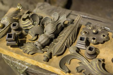 Demirci dekoratif elementleri