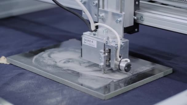 Stone engraving machine etching portrait on black granite gravestone - close up — Stock Video